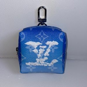 Louis Vuitton cloud square pouch